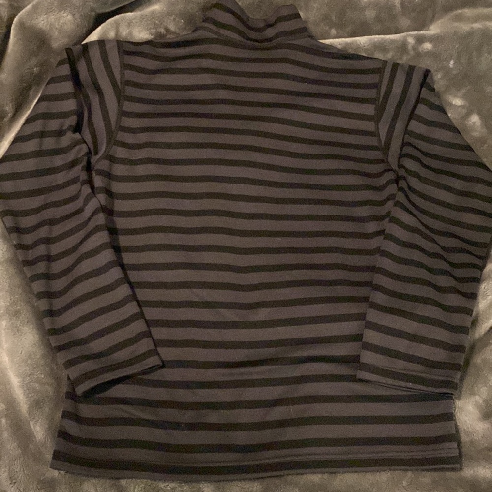 Patagonia black and gray striped quarter zip size boys L (12) - Picture 3 of 3